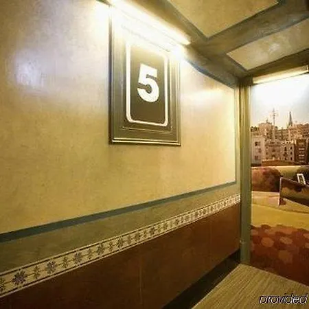 Praktik Garden 2* Barcelona